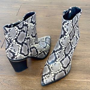 NWOT Circus by Sam Edelman Lizard Pointed Toe Ankle Boots